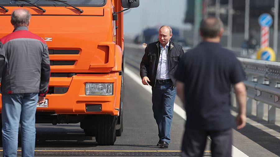 Путин преодолел Крымский мост за 16 минут вместо 25